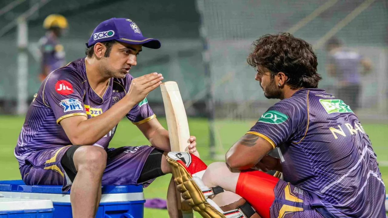 Gautam Gambhir having a chat with Nitish Rana