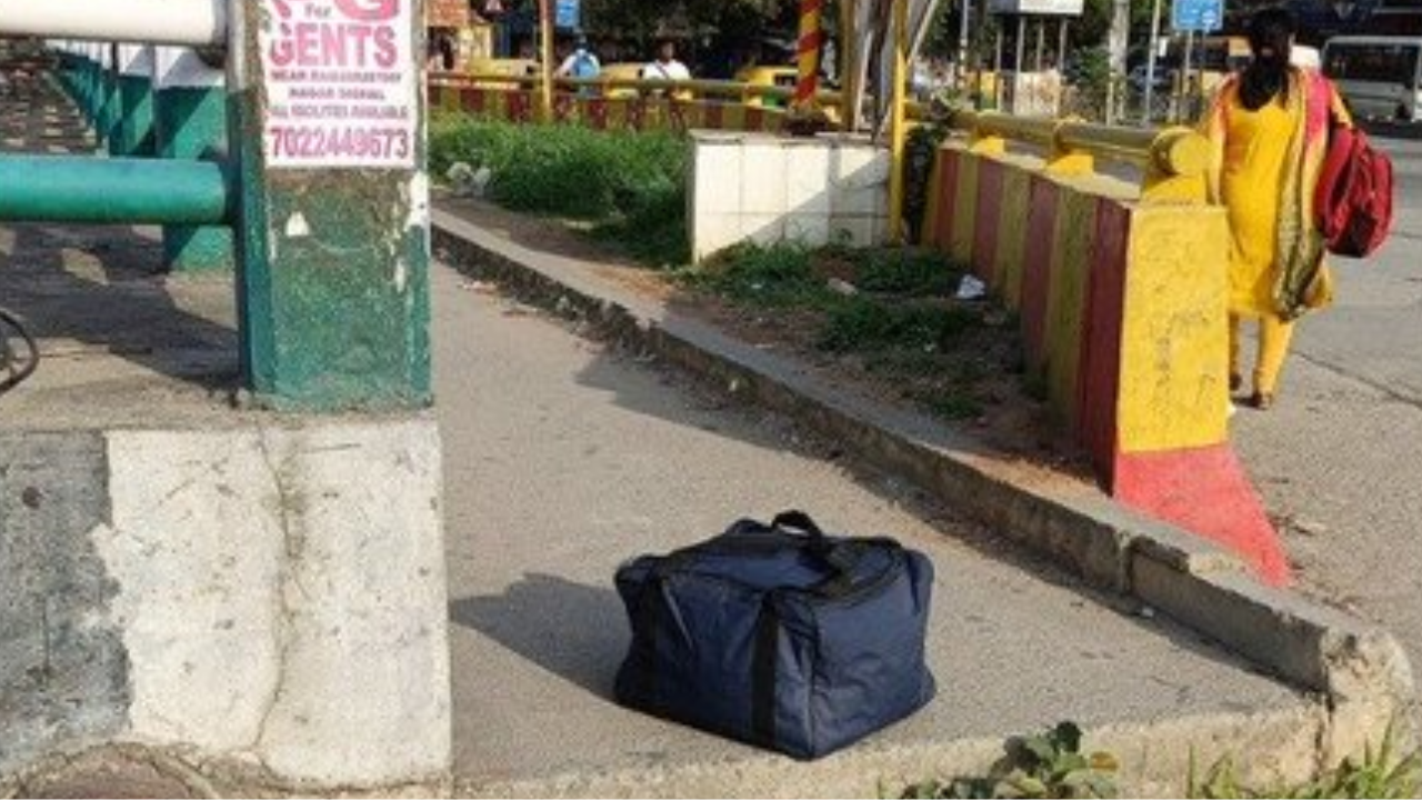 Unidentified bag found in Bengaluru (Credits: Twitter/@ramamurthyngrps)