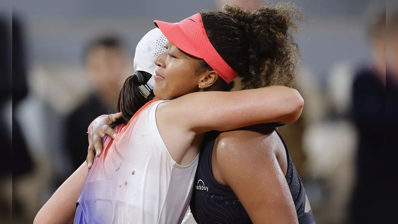 Iga Swiatek beats Naomi Osaka in French Open