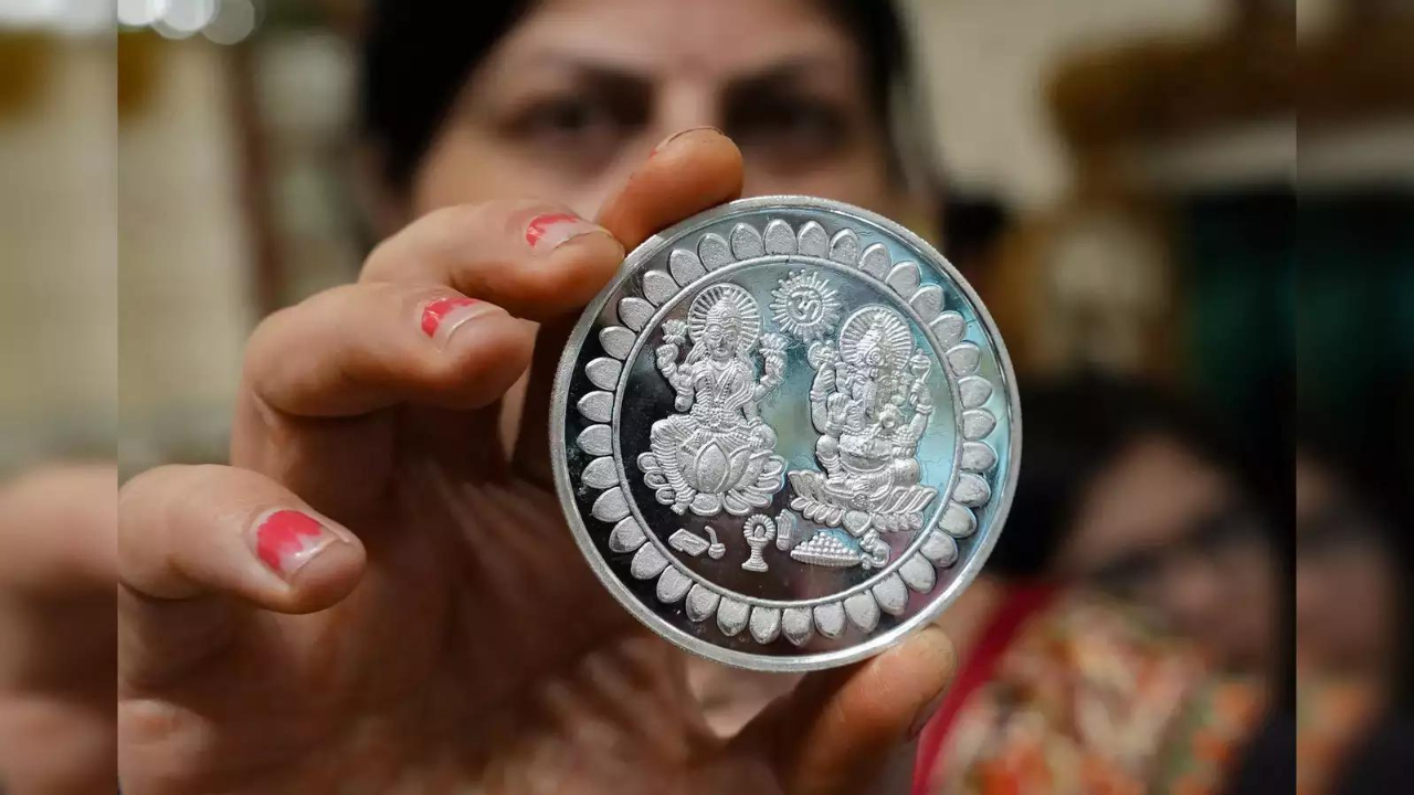 Silver Prices Hit Lifetime High of Over Rs 97,000; Experts Suggest How Investors Should Ride the Rally