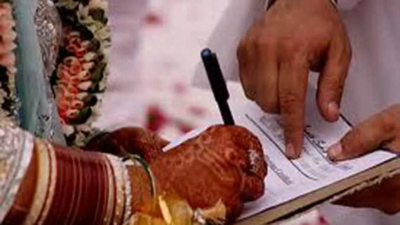 Hindu-Muslim Marriage Invalid Under Muslim Personal Law : MP HC