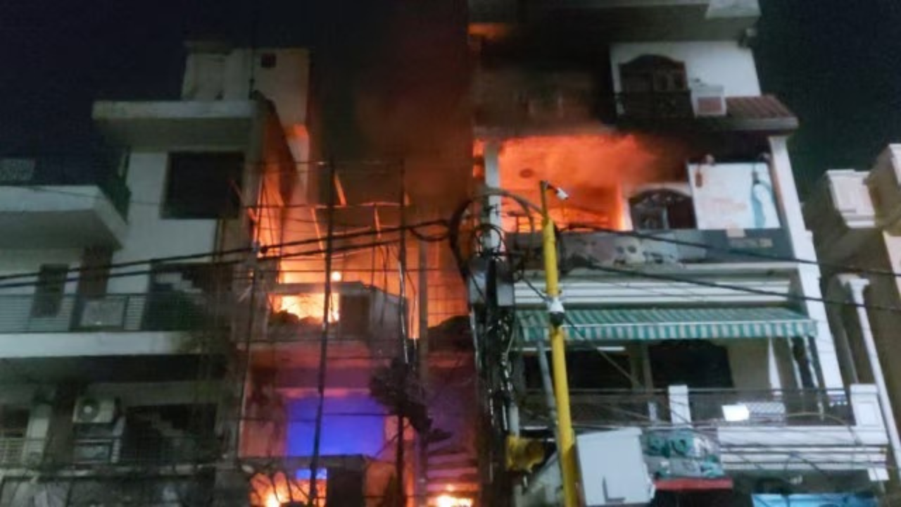 delhi hospital fire pti