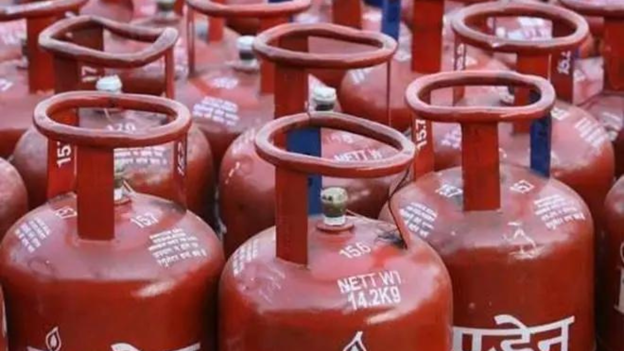 LPG Price Cut: Significant Reduction in Commercial LPG Cylinder Rates Provides Major Relief to Businesses, Commercial Enterprises