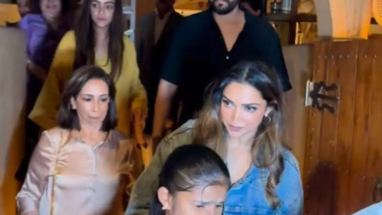 Deepika Padukone Flaunts Baby Bump As She Steps Out For Family Dinner. Fans Go 'Mother Is Mothering'