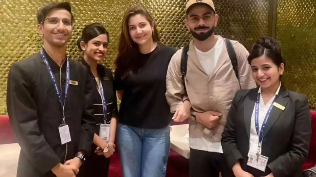 ​Anushka Sharma, Virat Kohli, Click Snaps With Mumbai Airport Staff Ahead Of World Cup