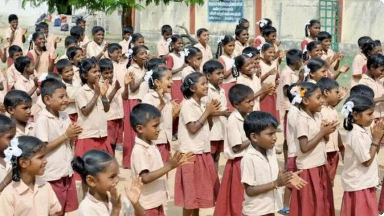  வெப்ப அலை கொளுத்துகிறது.. பள்ளிகளை ஜூன் மூன்றாம் வாரம் திறக்க வேண்டும்.. முன்னாள் முதலமமைச்சர் ஓ பன்னீர்செல்வம் வலியுறுத்தல் 