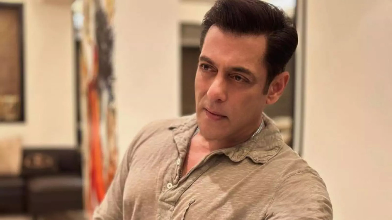 ​Salman Khan's Fan Creates Chaos At His Panvel Farmhouse Wanting To Marry Him, Police Take Action