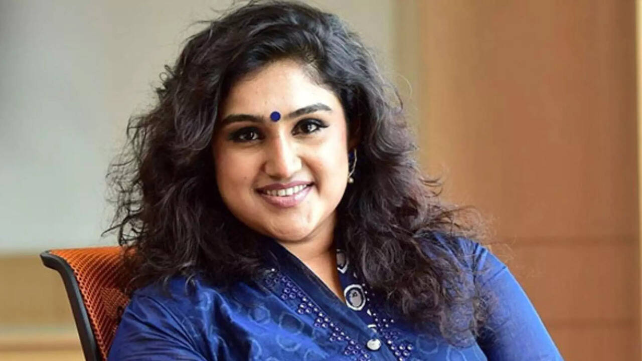  வனிதா விஜய்குமாரின் மொத்த சொத்து மதிப்பு இத்தனை கோடியா? சினிமா தவிர்த்து பிஸ்னஸிலும் இப்படியொரு லாபமா? 