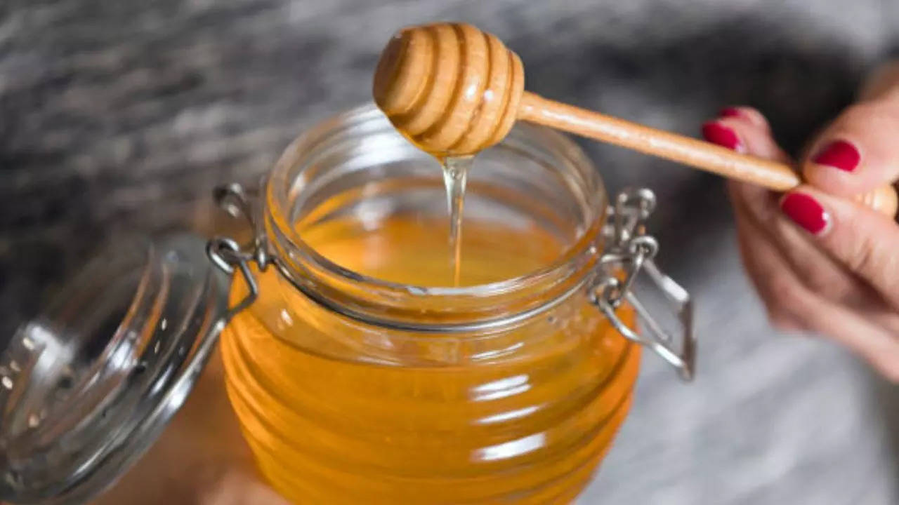 Can A Spoonful Of Honey Keep Allergies At Bay? Expert Weighs In