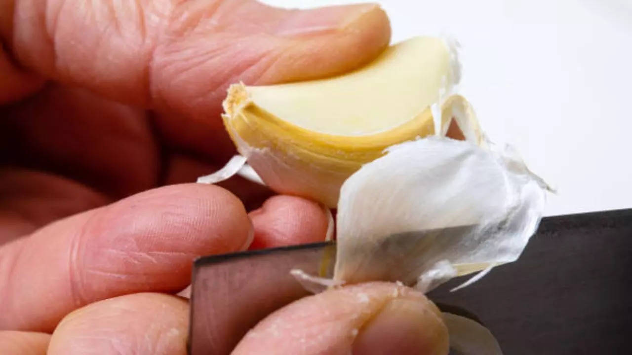 garlic peels