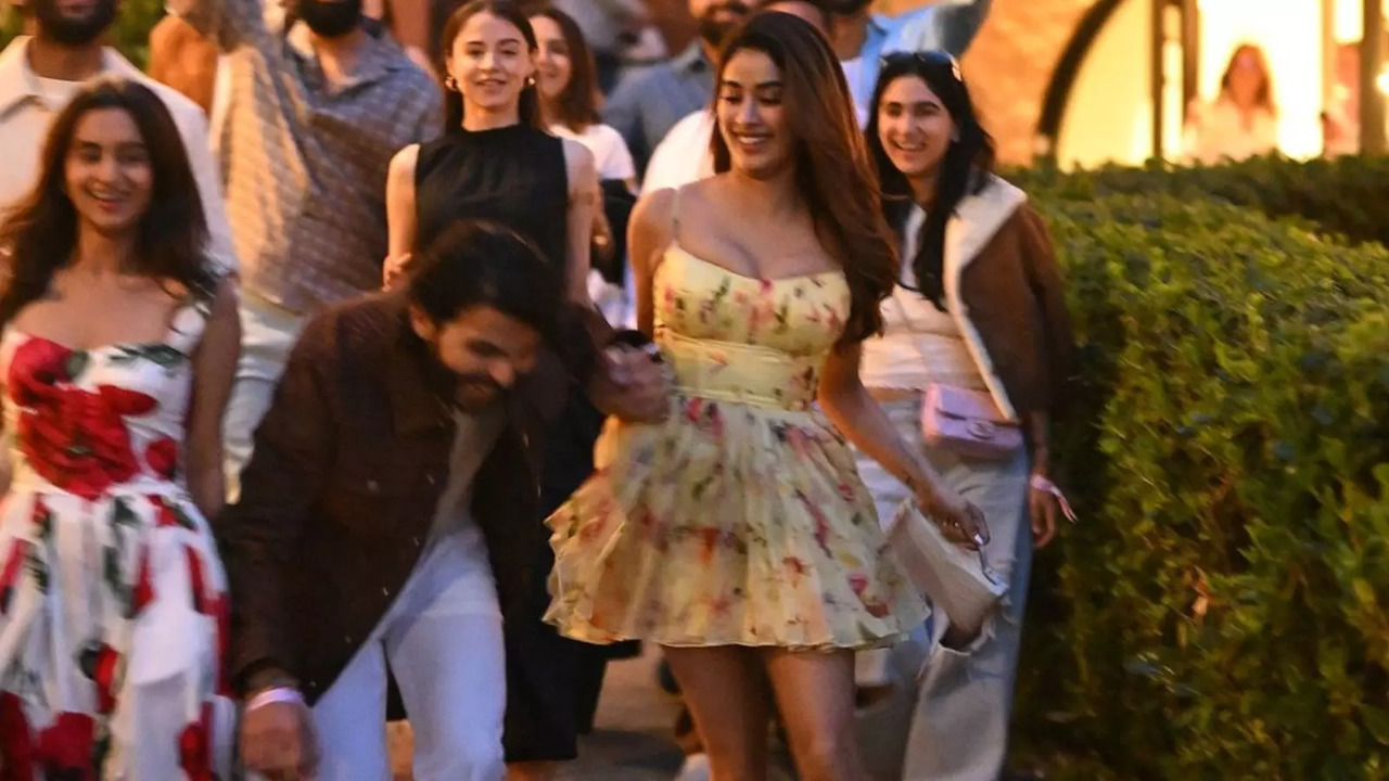 Janhvi Kapoor Giggles As She Walks Hand In Hand With Rumoured Beau Shikhar Pahariya. See Pics