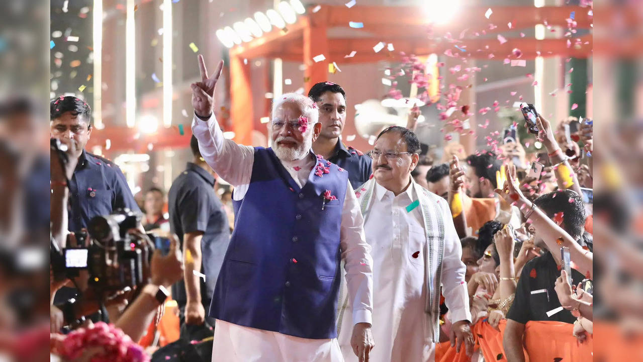 PM Modi received a grand welcome at BJP HQ after the Lok Sabha election results were declared