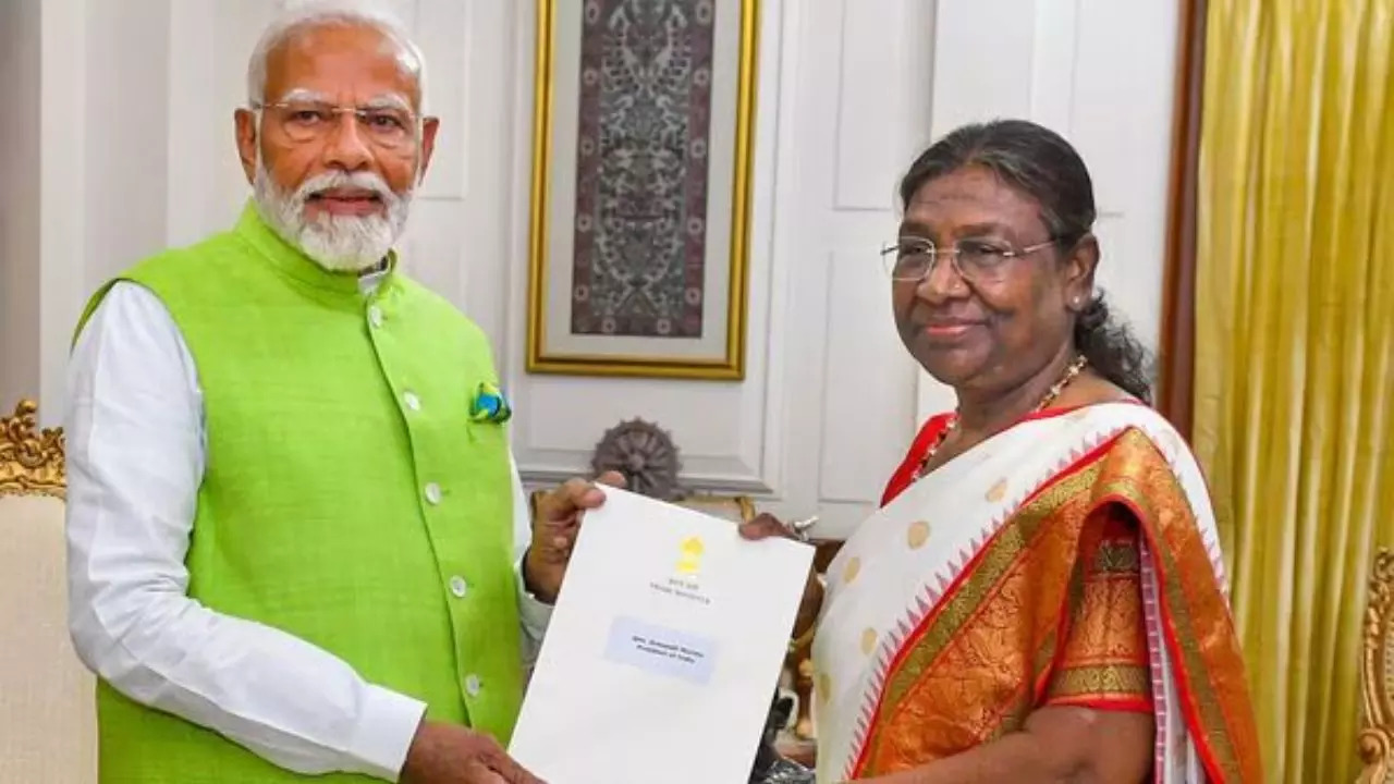 PM Narendra Modi with President Murmu