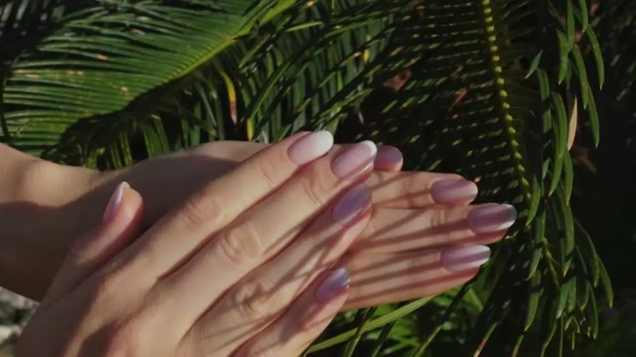 How To Make Your Nails Stronger Naturally