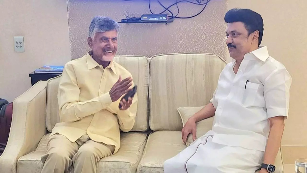 Chandrababu Naidu with DMK chief MK Stalin