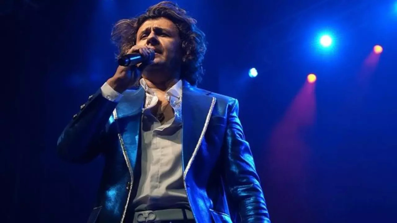 Sonu Nigam's Threatens Legal Action Against X 'Impersonator' After Viral Ayodhya Tweet. Latter Issues Statement