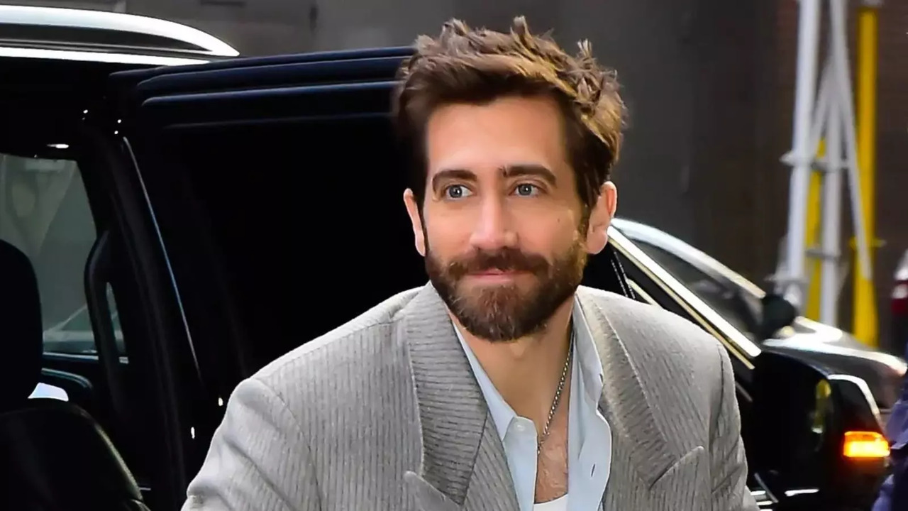 Jake Gyllenhaal On Being Legally Blind: I Like To Think It’s Advantageous