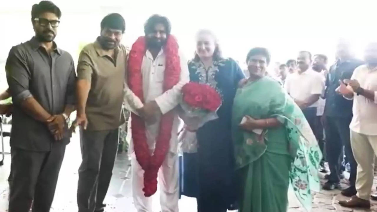 Chiranjeevi Welcoming Pawan Kalyan