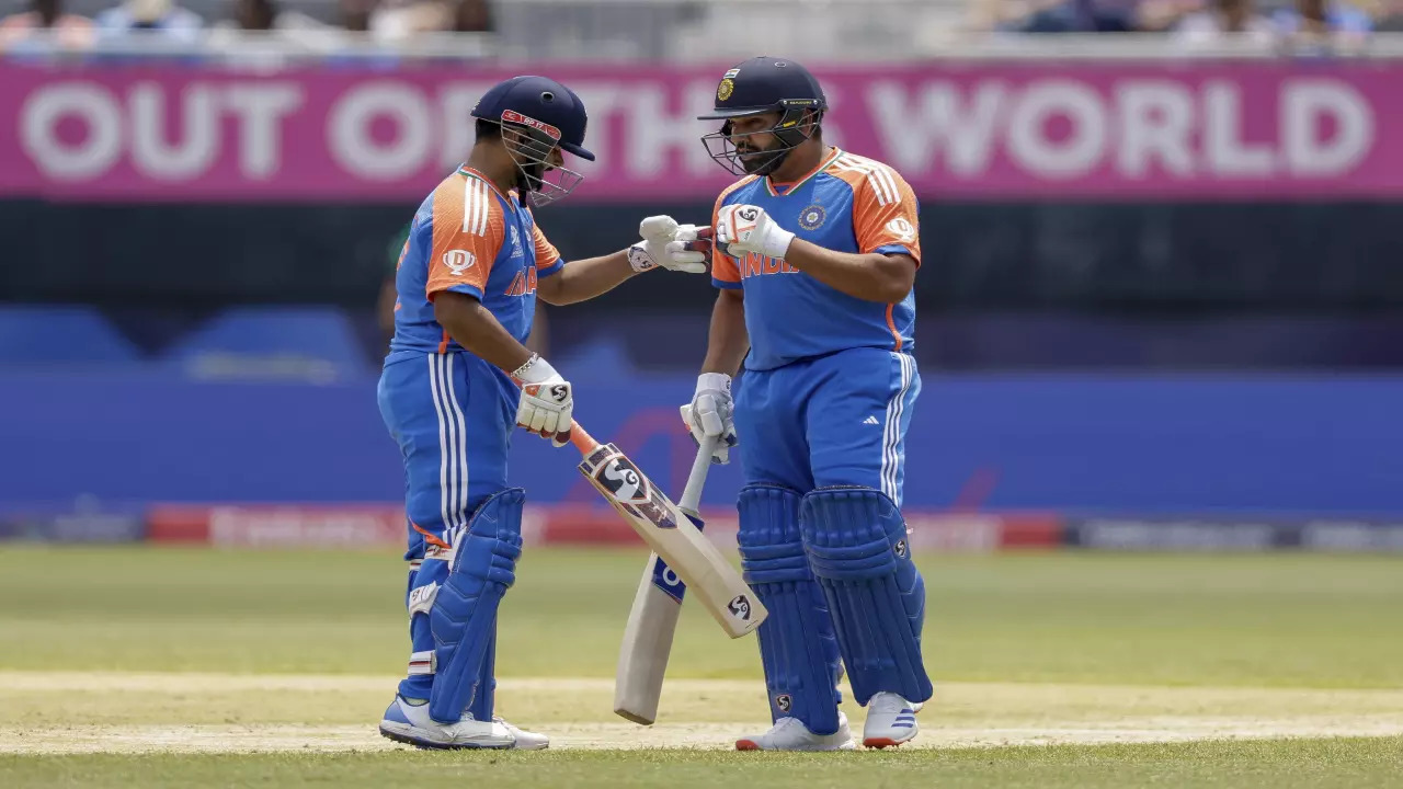 Rishabh Pant and Rohit Sharma in action