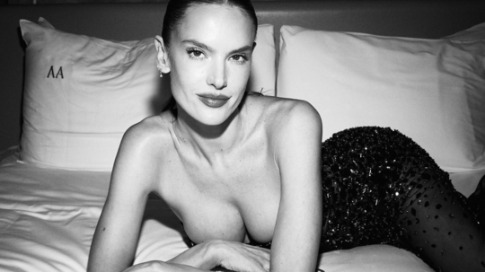 Alessandra Ambrosios Bold Pics Grab Our Attention