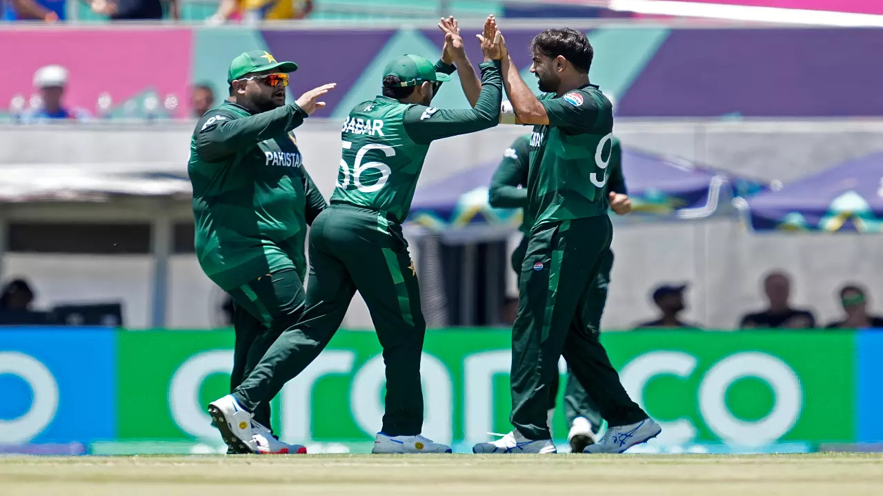 Pakistan players celebrate a wicket