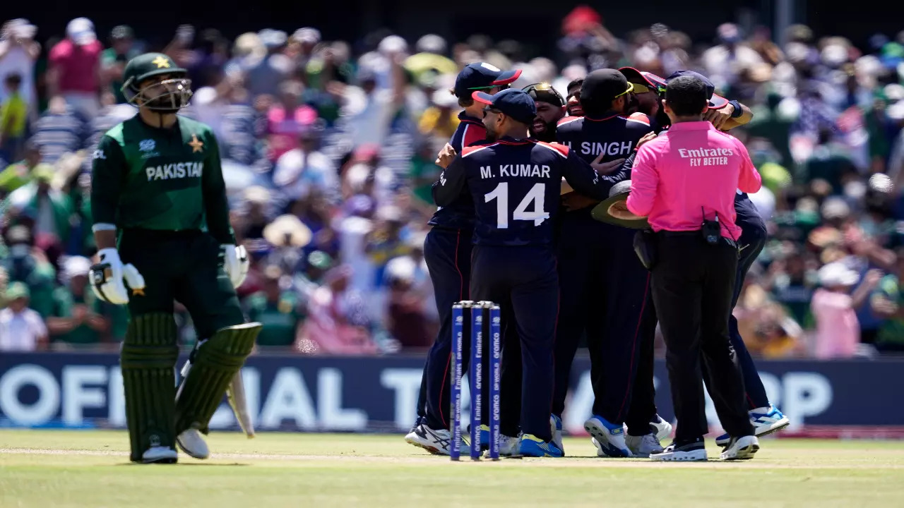 USA players celebrate a wicket