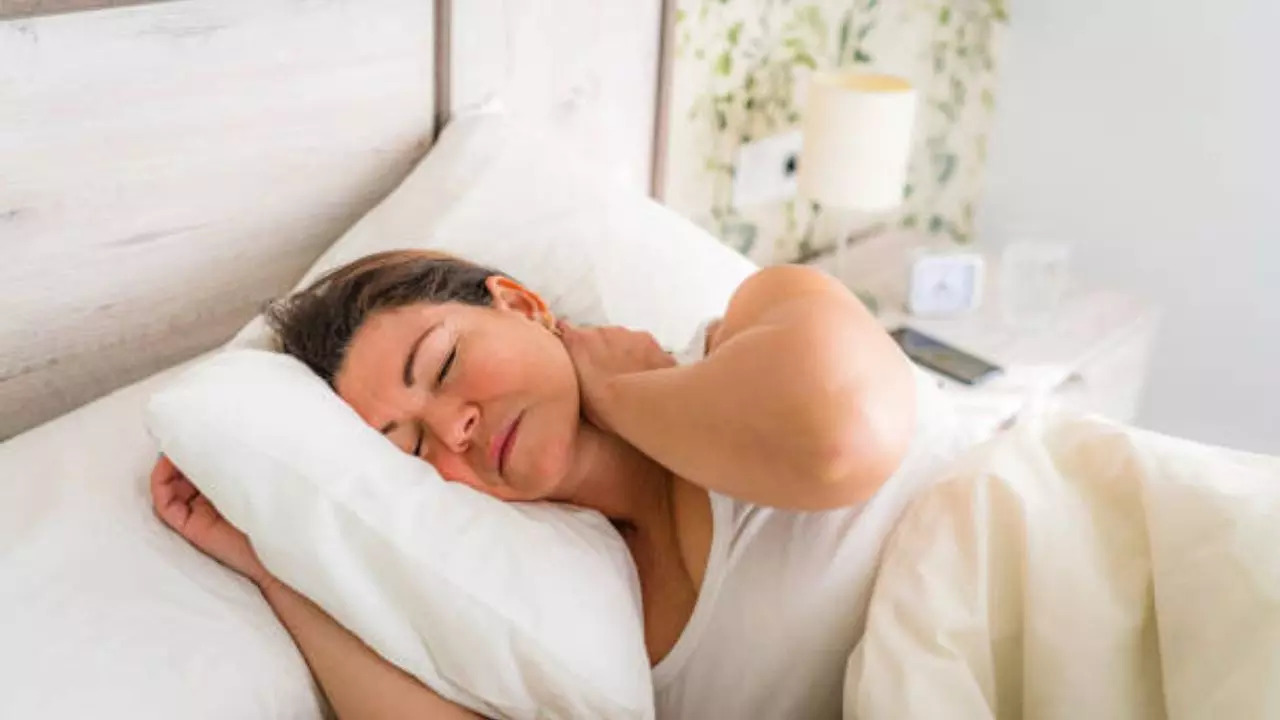 Is Your Pillow Hurting Your Neck As You Sleep? Know How To Choose The