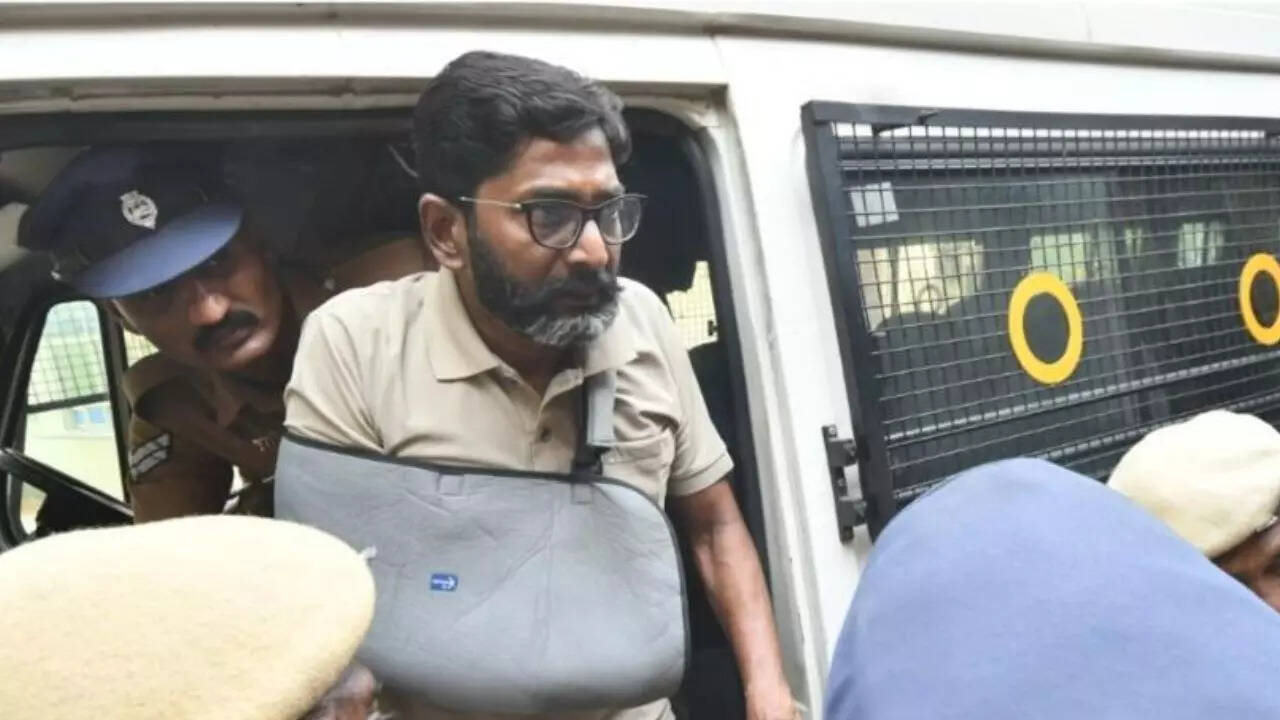  சவுக்கு சங்கரை குண்டர் சட்டத்தில் அடைக்க இதுதான் காரணம்.. நீதிமன்றத்தில் காவல்துறை விளக்கம் 