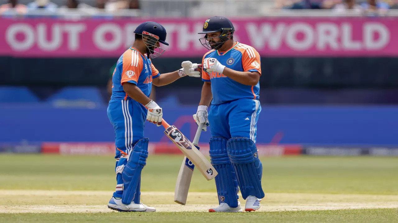 Rishabh pant and Rohit Sharma in action