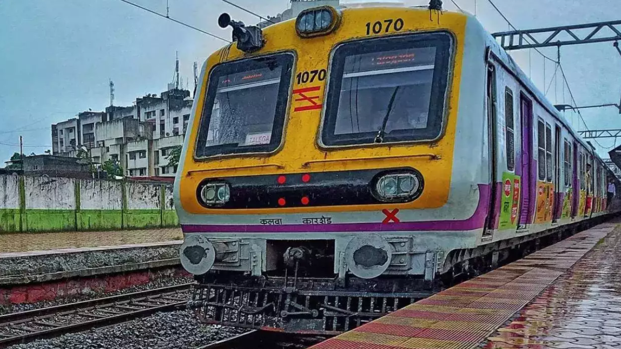 mumbai pune local train 