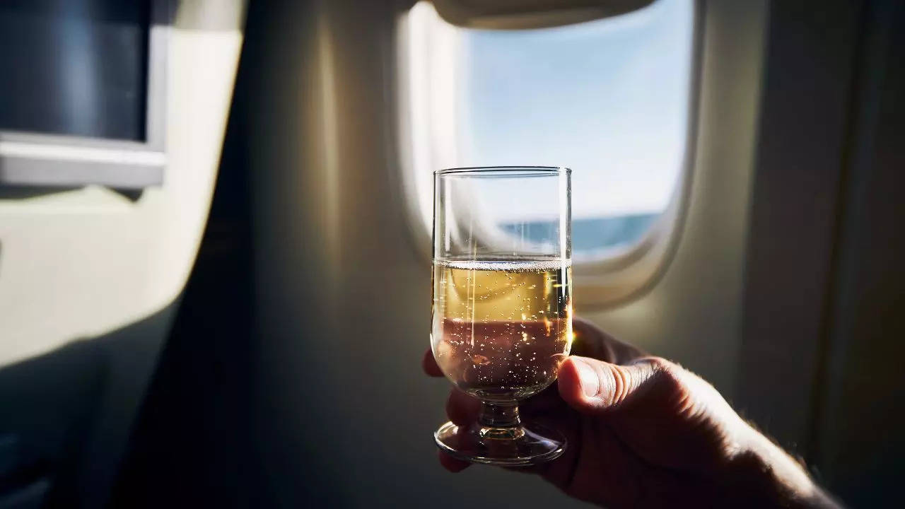Heres Why Drinking On Flights Is A Really Bad Idea Credit Canva
