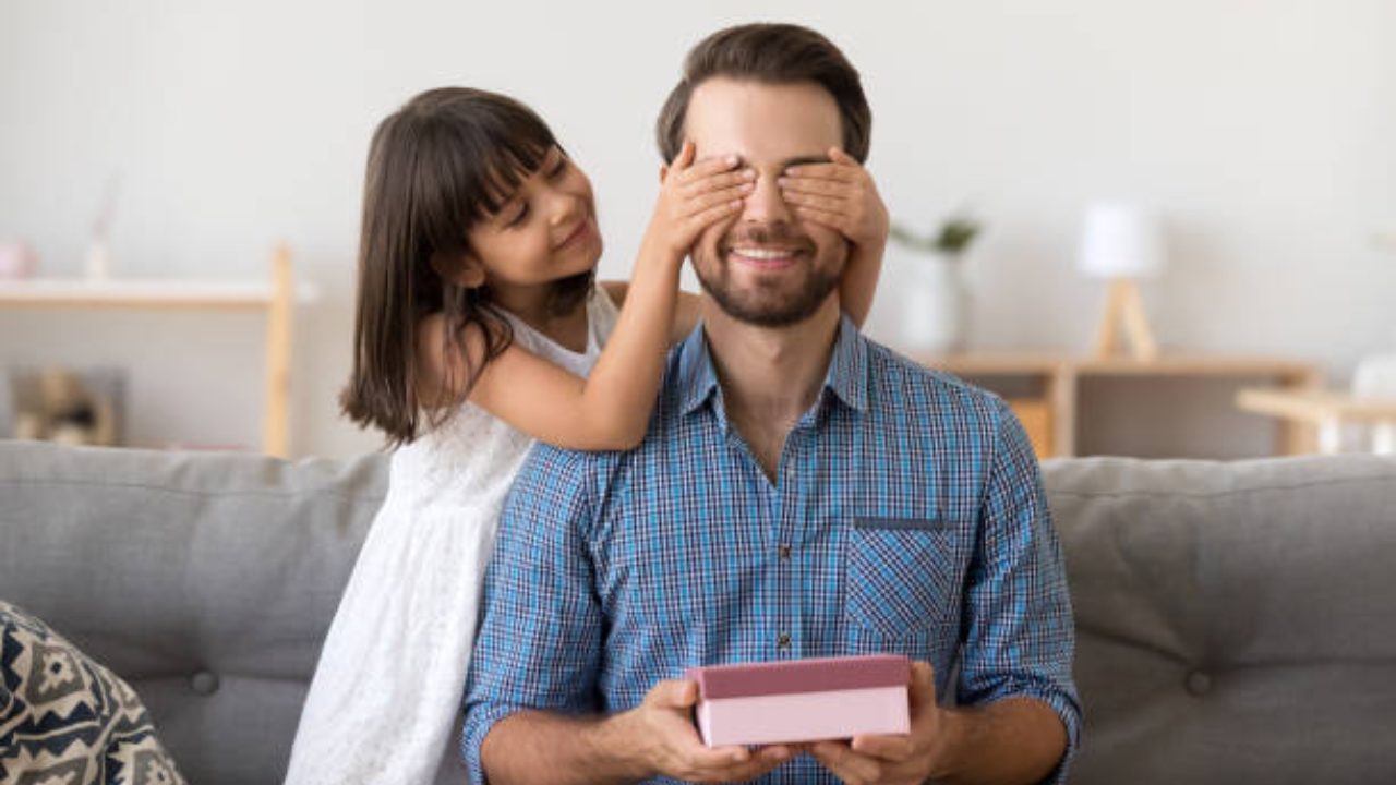 Fathers Day 2024 यंदा कधी आहे फादर्स डे? आपल्या वडिलांचा दिवस असा बनवा