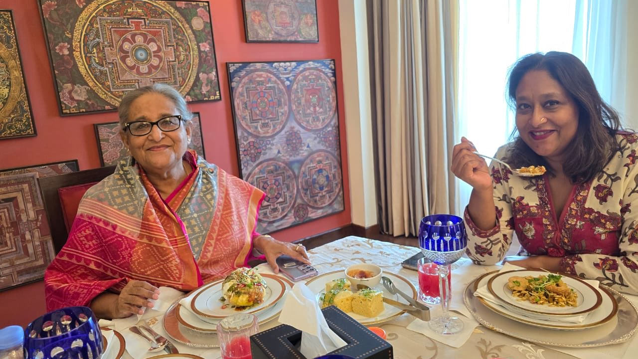 ​Sheikh Hasina &Daughter Share A 'Quick Bite' In New Delhi Before PM Modi's Swearing-In