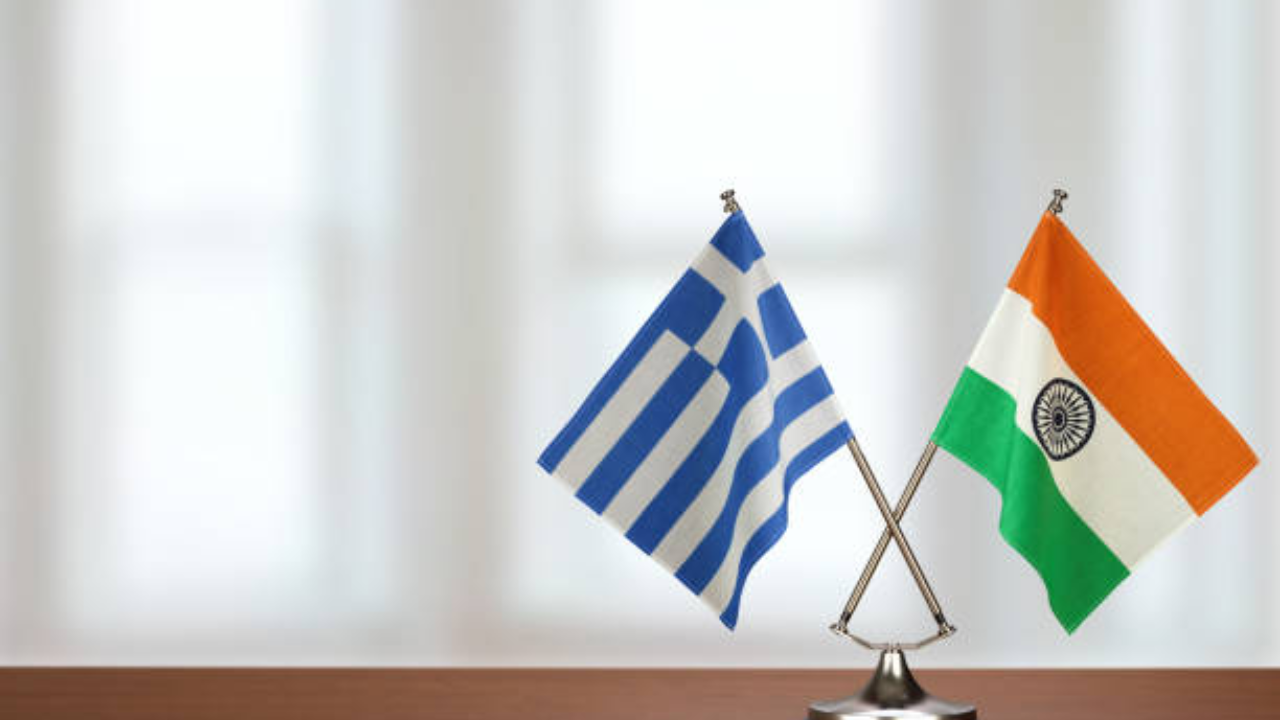 India and Greece flags