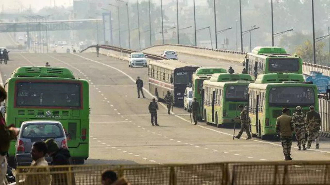 Delhi buses