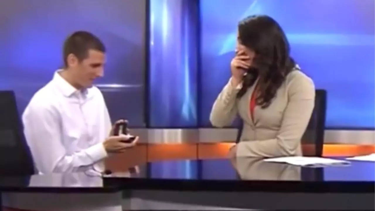 Viral Video: News Anchor Surprised by On-Air Proposal from Co-Anchor ...