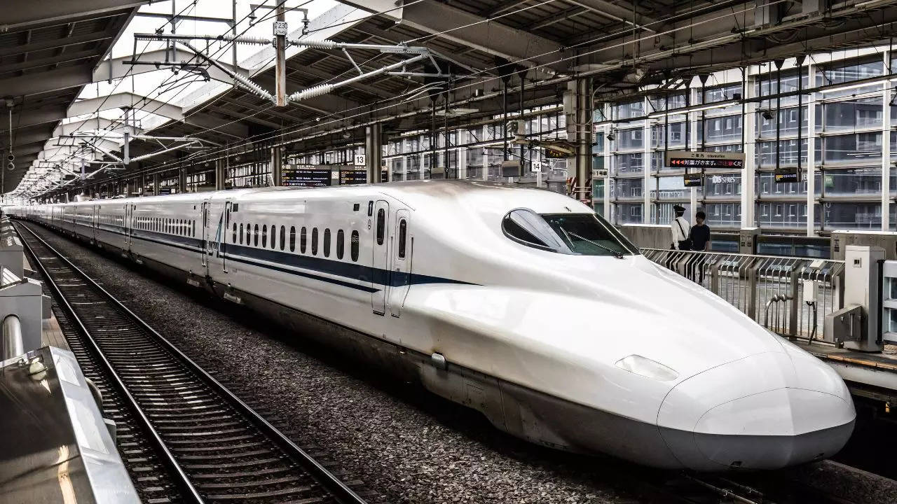 A New Bullet Train Will Soon Let You Travel From Delhi To Patna In 3 Hours! Credit: Canva/Representational Image