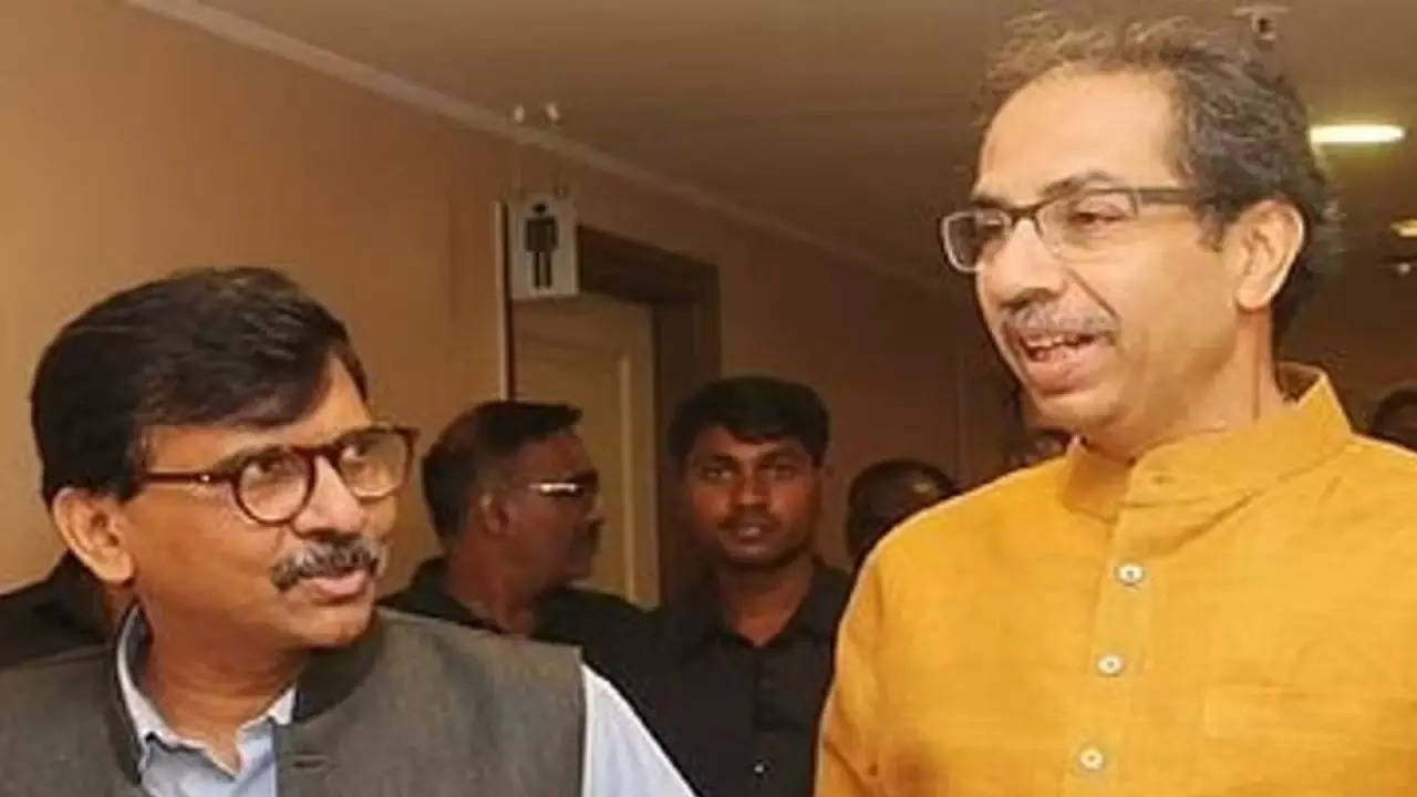 court imposed fine of 2 thousand rupees on uddhav thackrey and sanjay raut