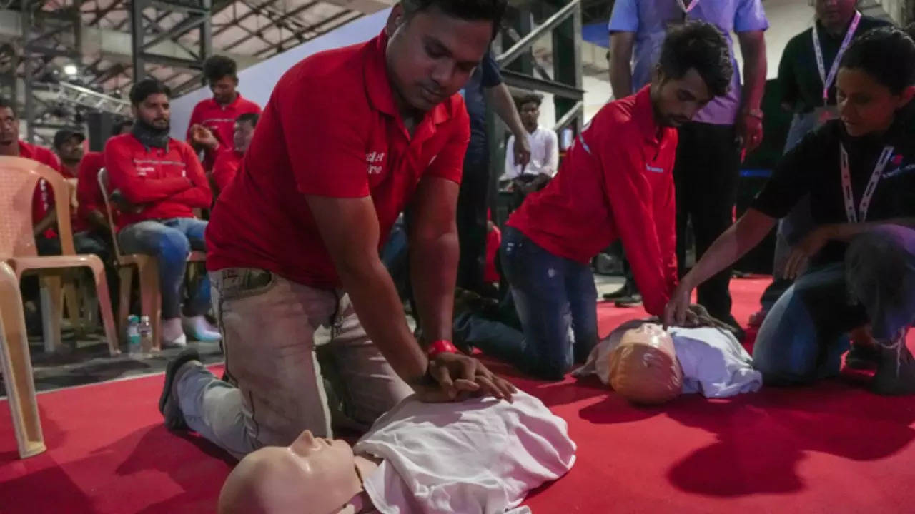 Zomato Leads with First Aid Training for 30,000 Delivery Partners