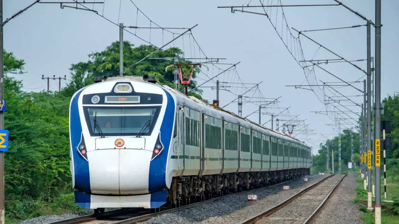 Mini Vande Bharat Express From Varanasi To Howrah Takes Only Six Hours