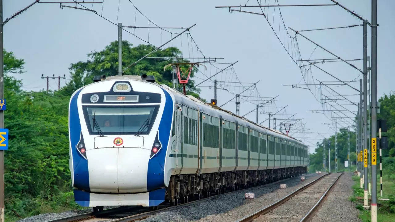 Mini Vande Bharat Express From Varanasi To Howrah Takes Only Six Hours ...