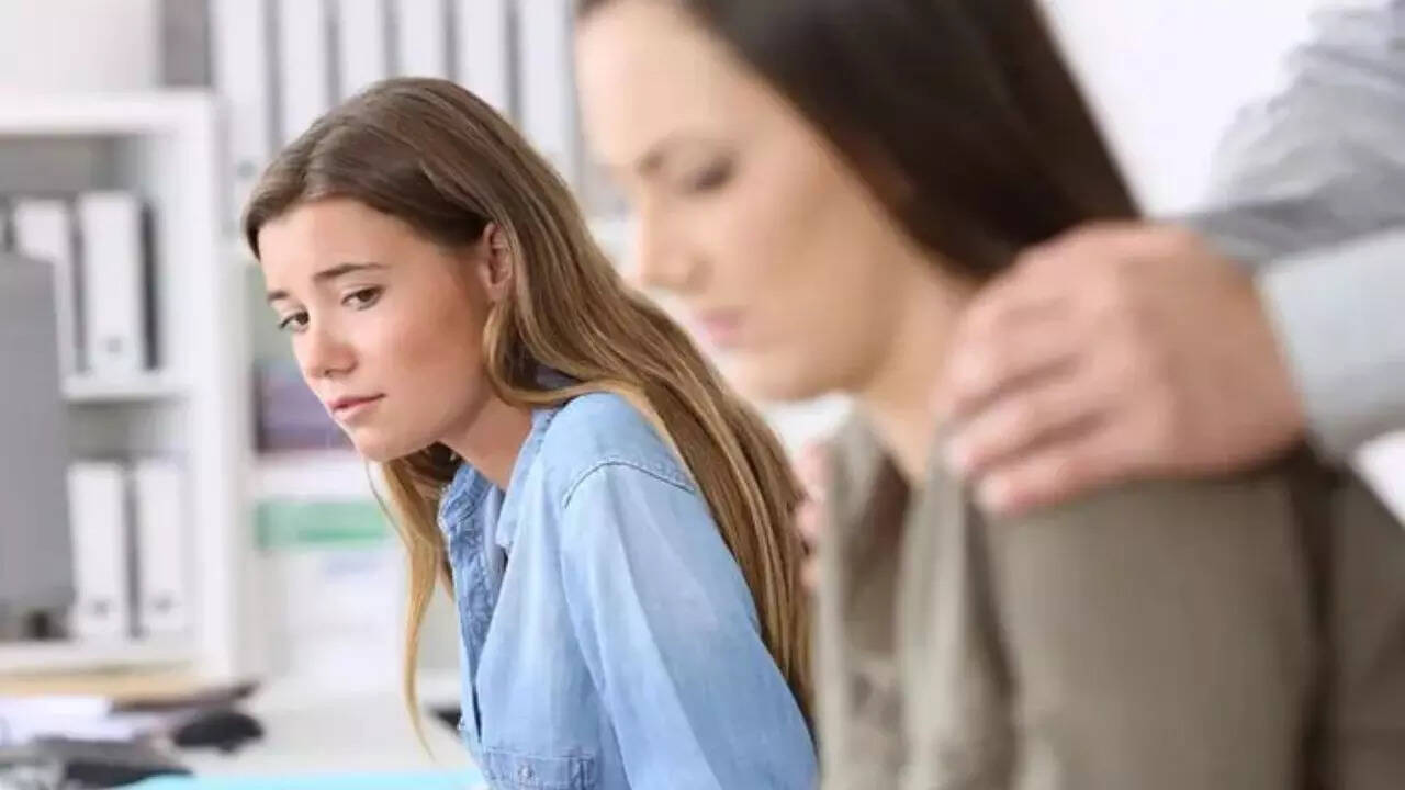  பணியிடங்களில் பாலியல் தொல்லை.. ஓட்டு மொத்த பெண்களுக்கும் பாதிப்பு -  நீதிமன்றம் வேதனை 