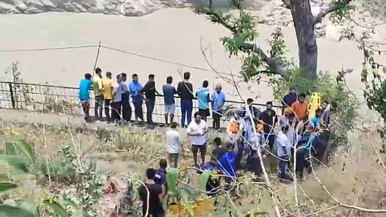 VIDEO: 8 Dead After Tempo Traveller Falls Into Gorge On Rishikesh-Badrinath Highway