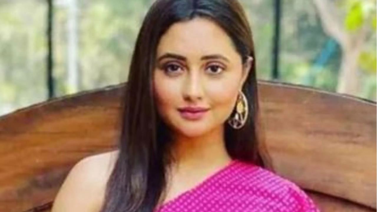 Rashami Desai Visits Ram Mandir: 'I Would Shoot A Film Here'