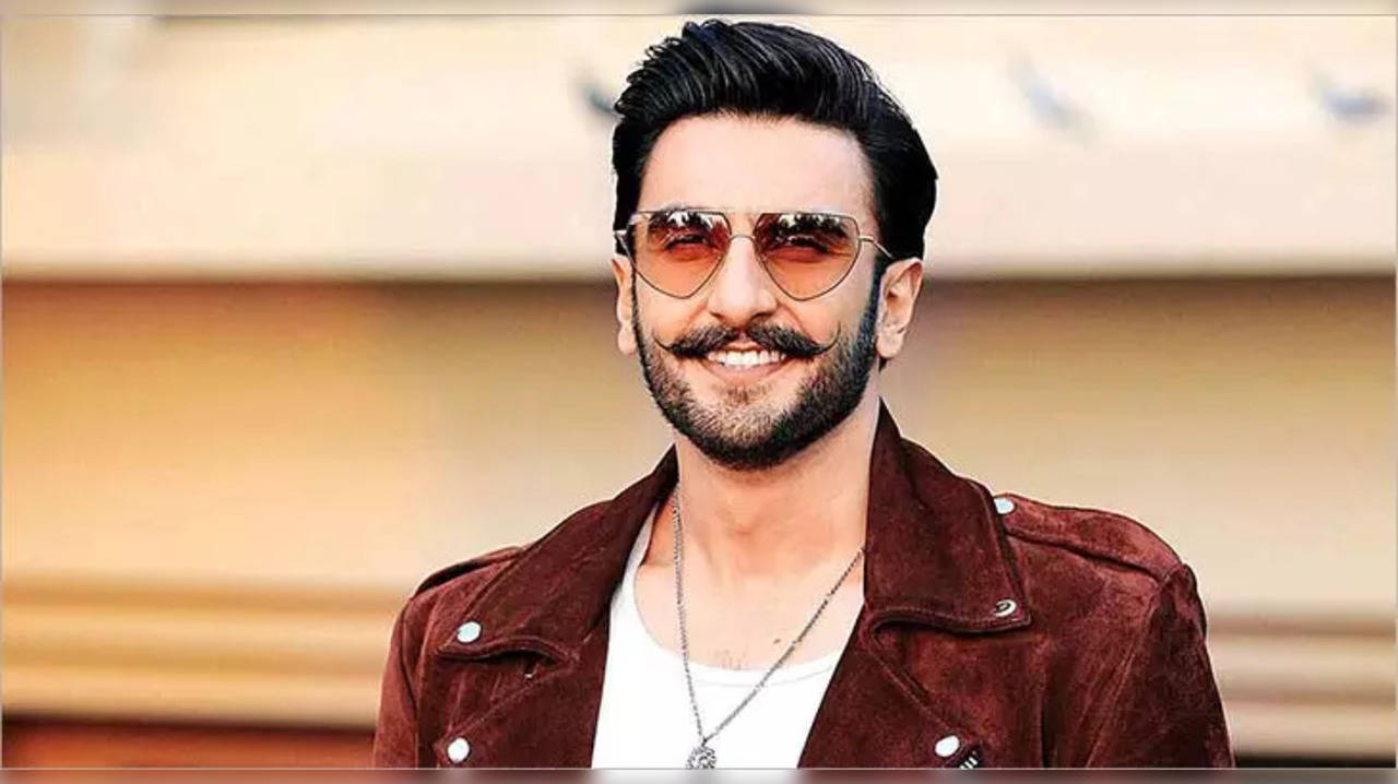 Ranveer Singh's Heartwarming Gesture To Paparazzo Will Melt Your Heart