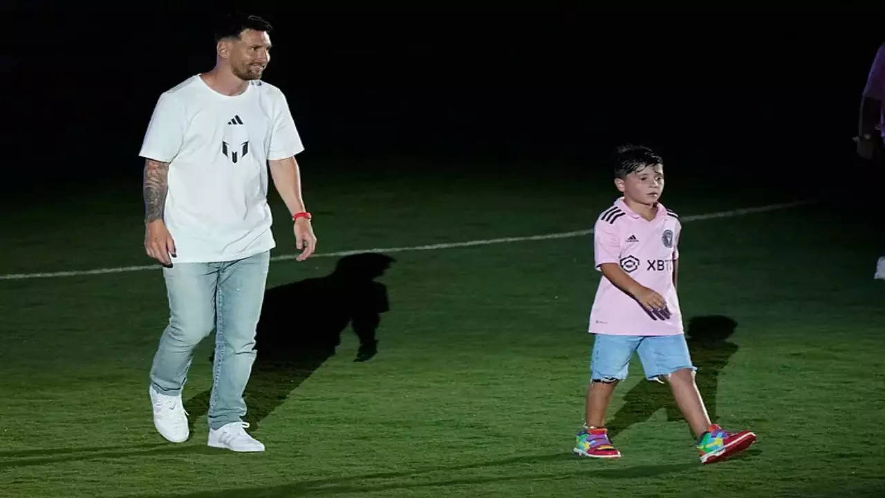 Lionel Messi with son Thiago Messi