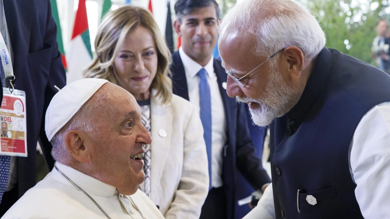 PM Modi with Pope Francis
