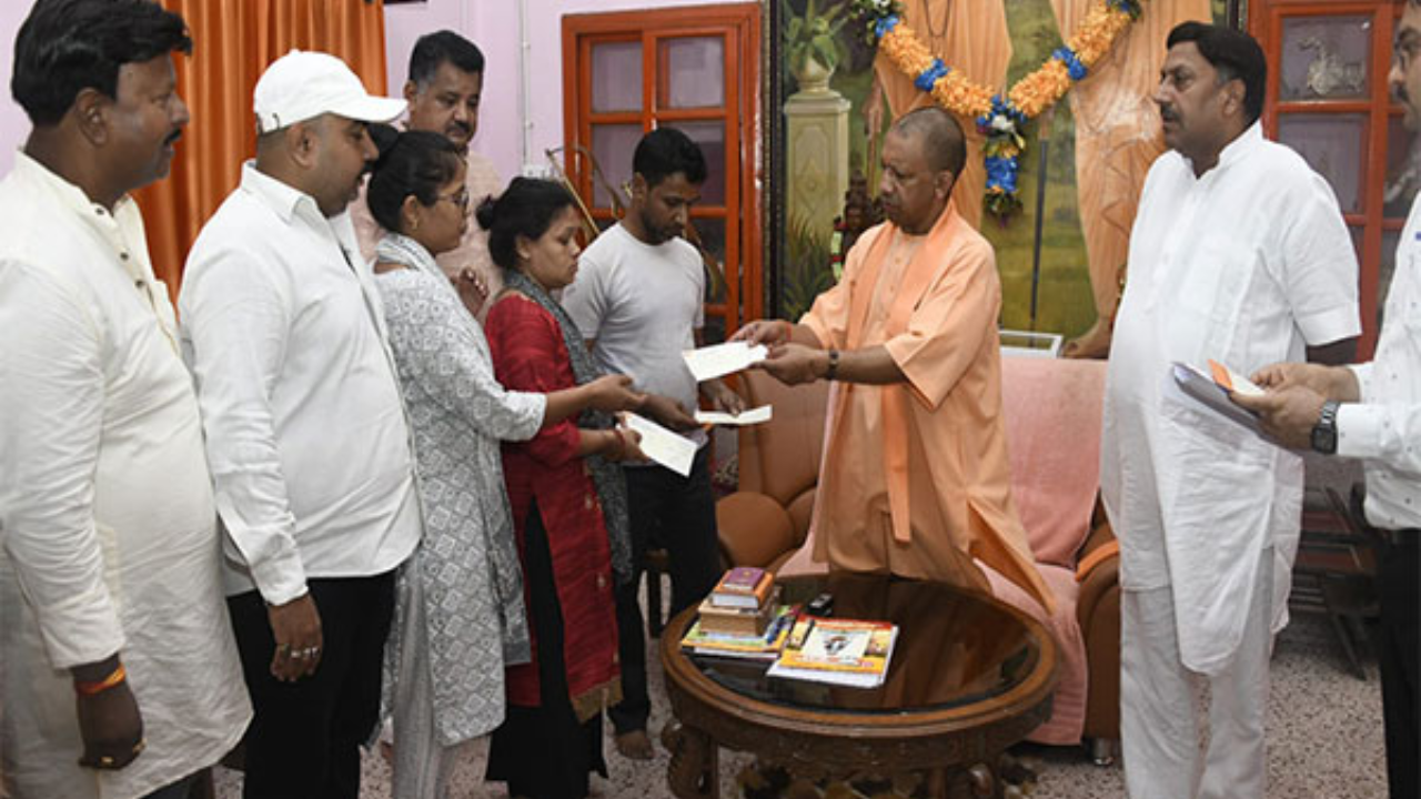 Yogi Adityanath Meets Kuwait Fire Victims' Families From Gorakhpur And Devotees Injured In Reasi Attack