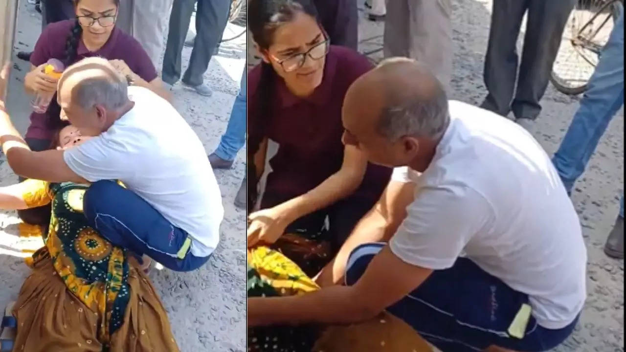 UPSC Prelims: Mother Faints, Father Wails as Daughter Denied Entry for  'Being Late' | VIDEO | Times Now