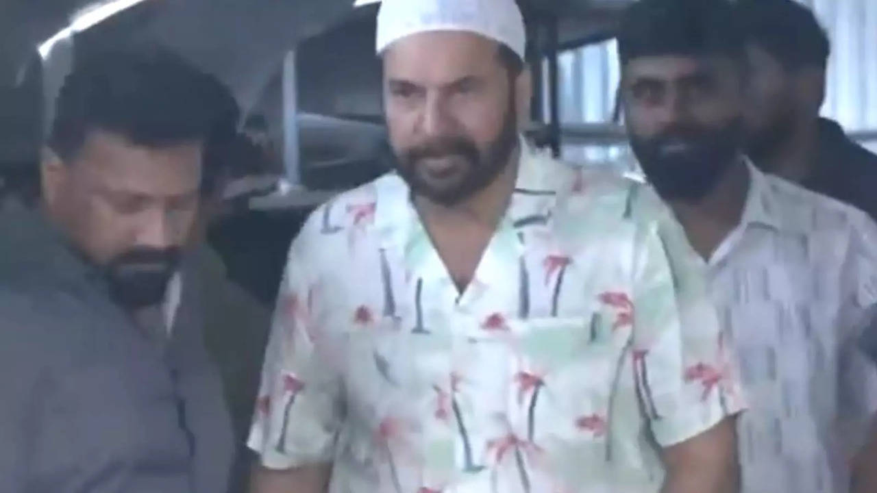 Mammootty Making His Way To Offer Prayers On Bakrid